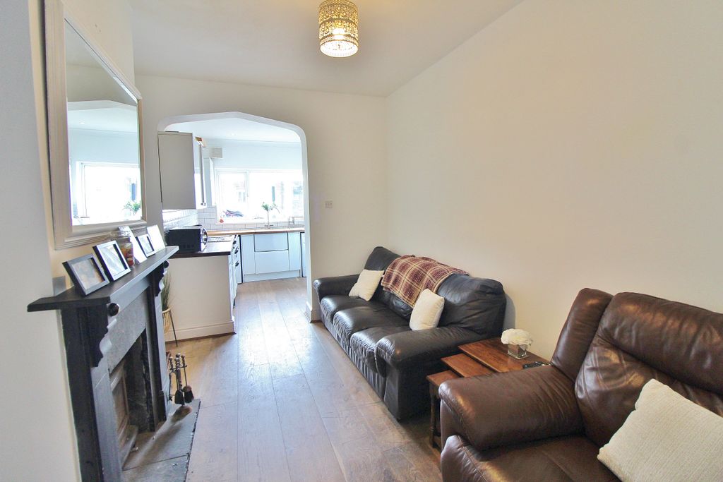 3 bed terraced house for saleSeafield Road, Copnor PO3 photo 4