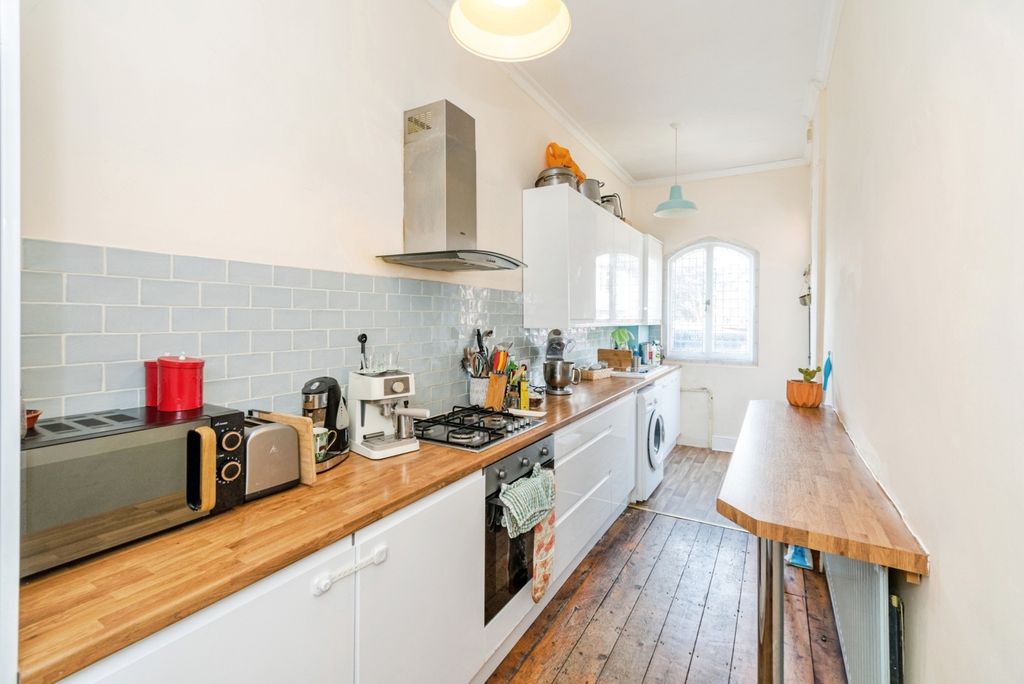 Additional image 5 of 3 bed end terrace house for saleFurzedown Road, Southampton, Hampshire SO17