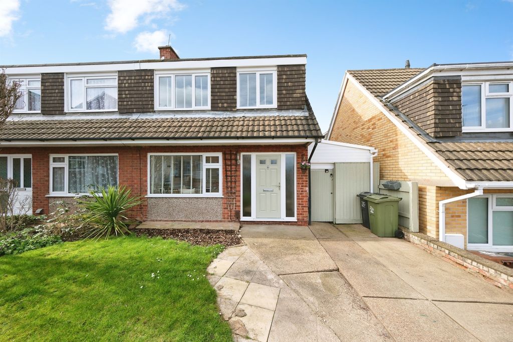 3 bed semi-detached house for saleCleeve Mount, Loughborough LE11