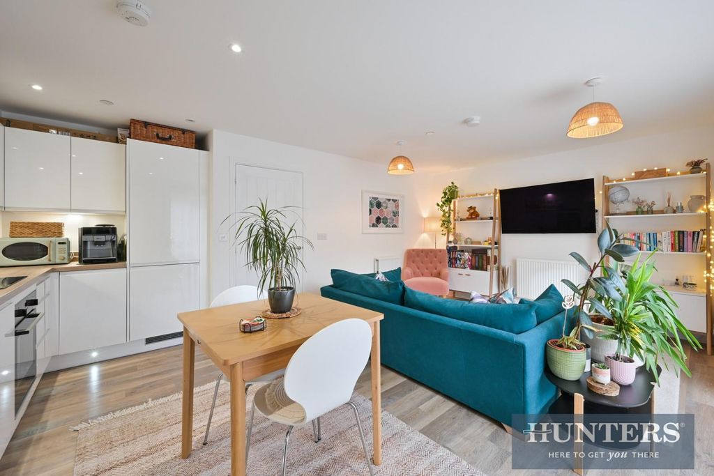 Additional image 3 of 2 bed flat for saleGunpowder Road, Worcester Park KT4