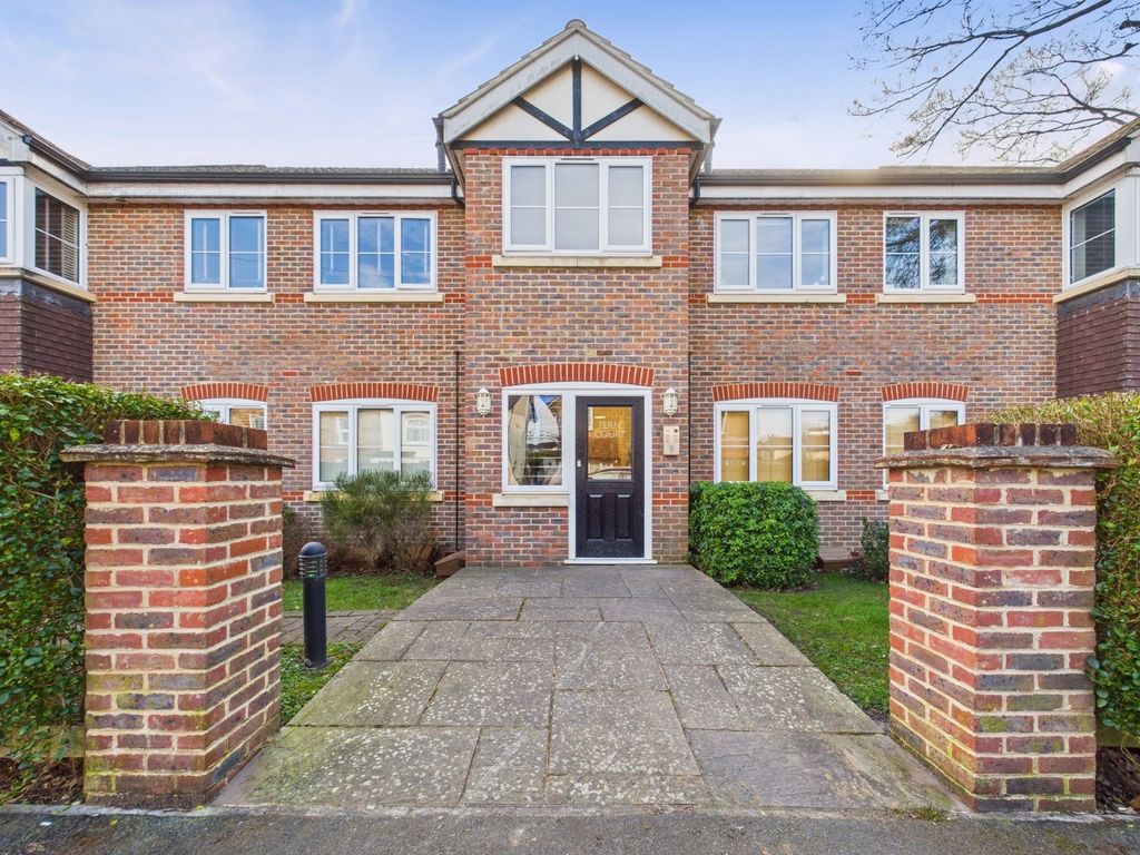 2 bed flat for saleFerndale Road, Ashford, Surrey TW15
