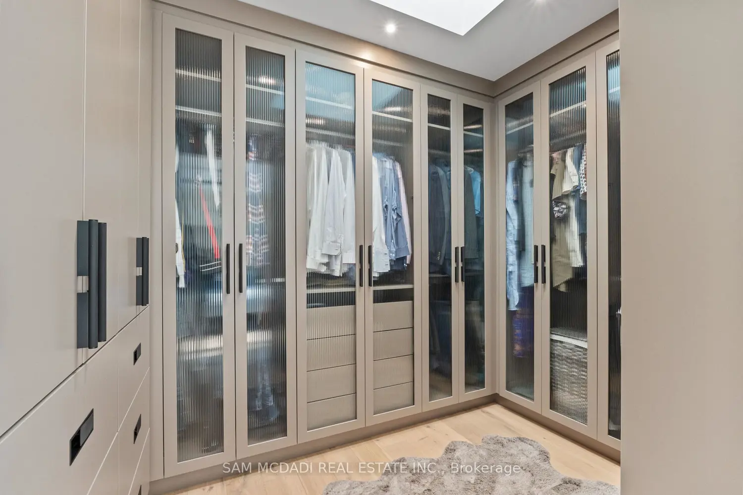 Additional image 6 of 2186 Harcourt Crescent