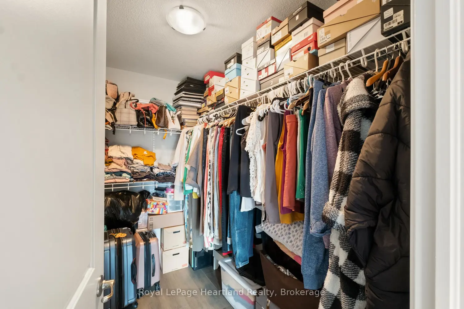 140 Lake Breeze Drive photo 5