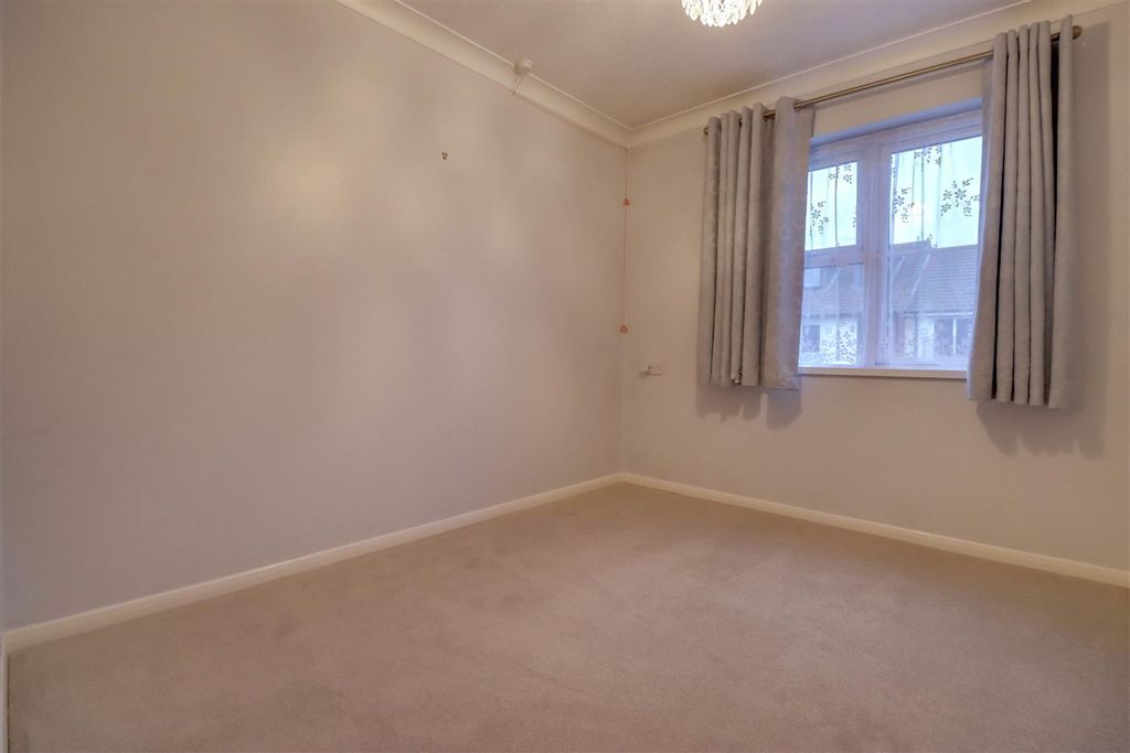 Additional image 6 of 2 bed flat for saleStilemans, Wickford SS11