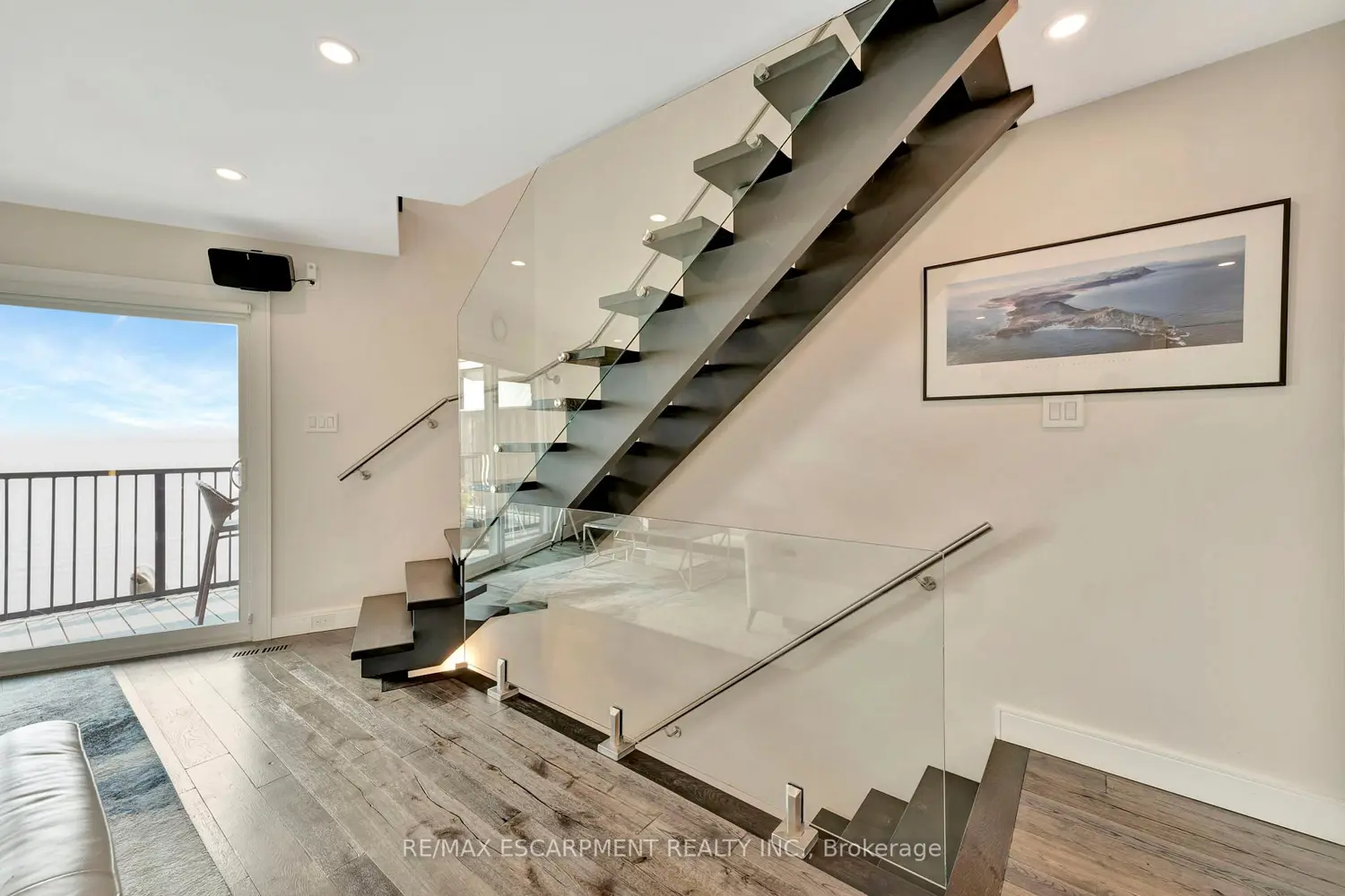 Additional image 7 of 2136 Old Lakeshore Road 3