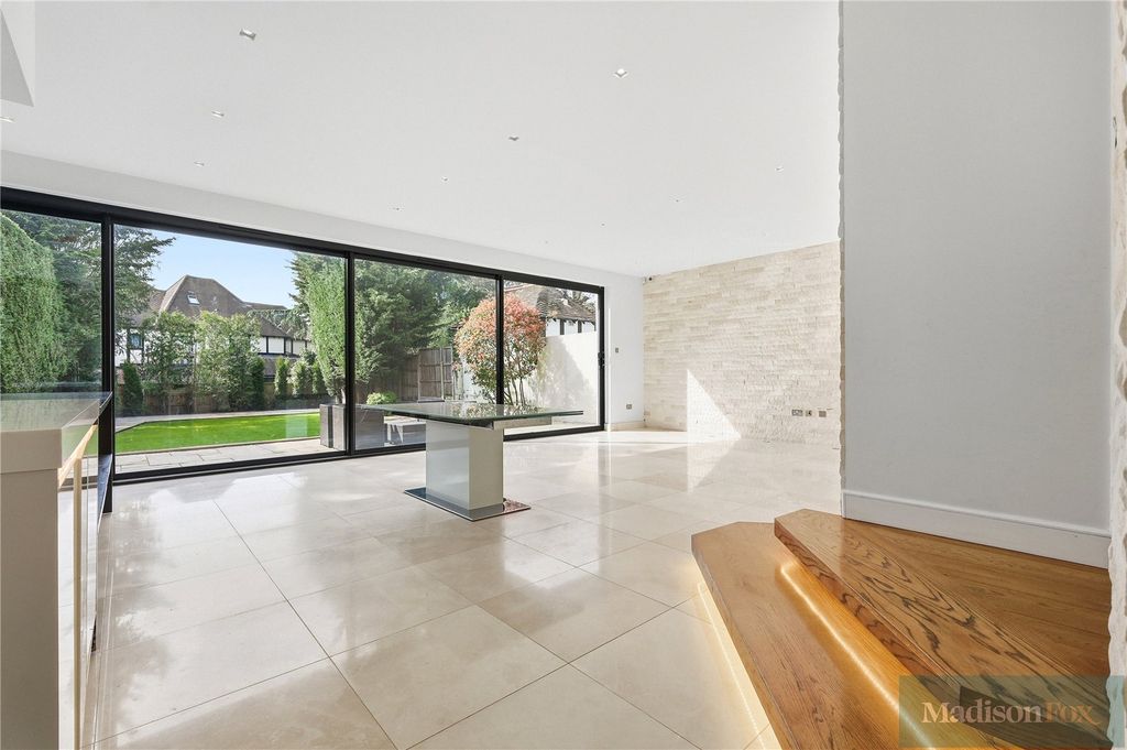 Additional image 8 of 5 bed detached house for saleWoodland Way, Woodford Green IG8