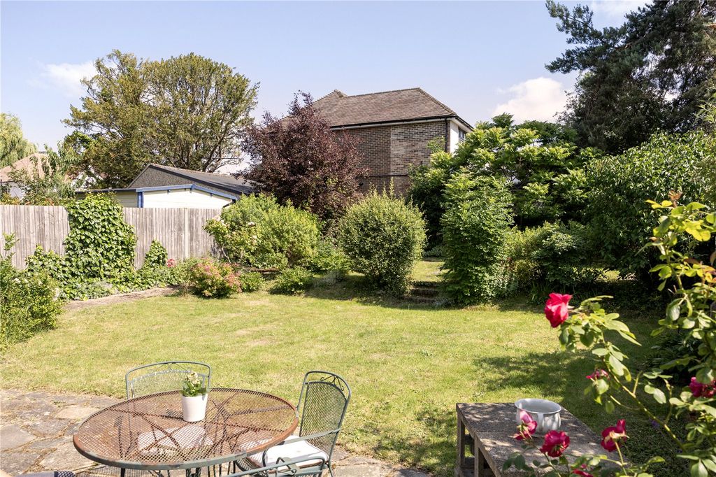 4 bed detached house for saleChurch Road, Worcester Park, Surrey KT4