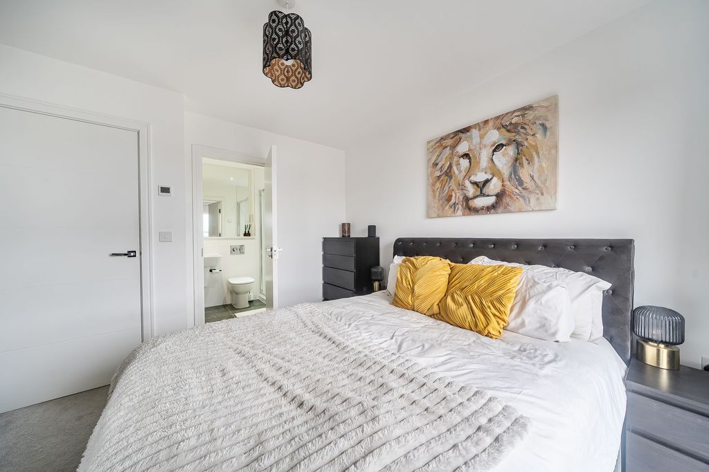 Additional image 7 of 2 bed flat for saleThomas Blake Avenue, Southampton SO14