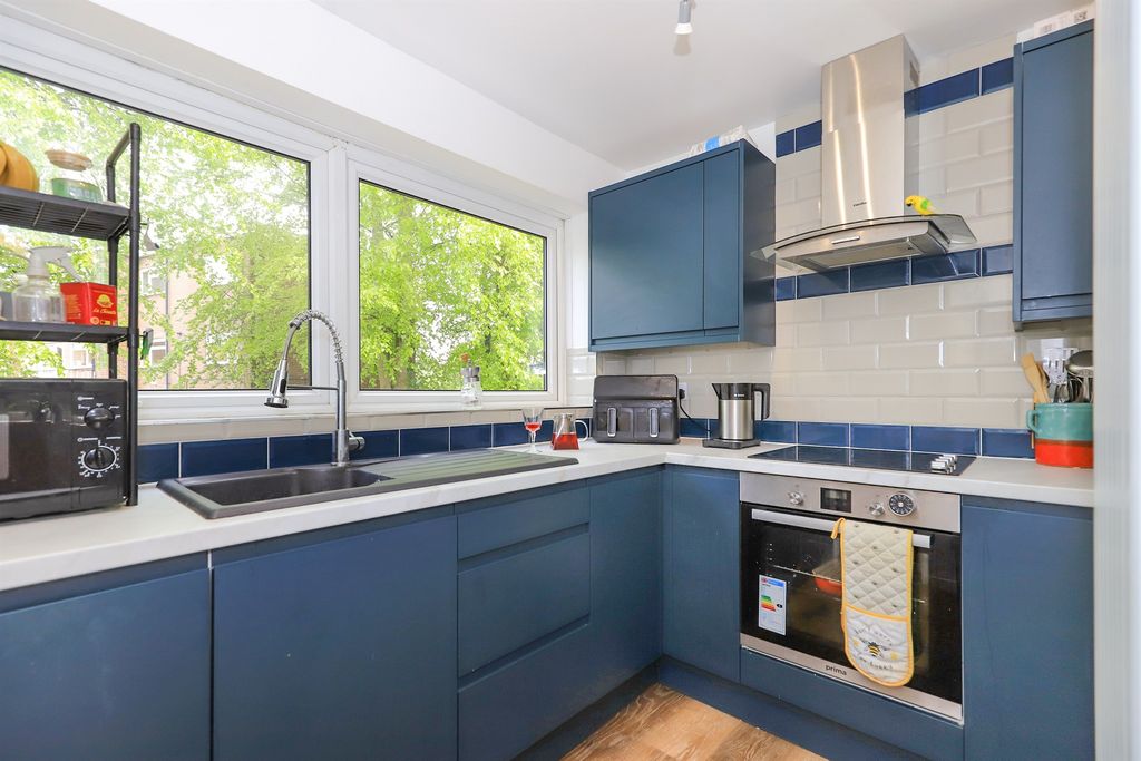 Additional image 3 of 2 bed flat for saleTettenhall Road, Wolverhampton WV6
