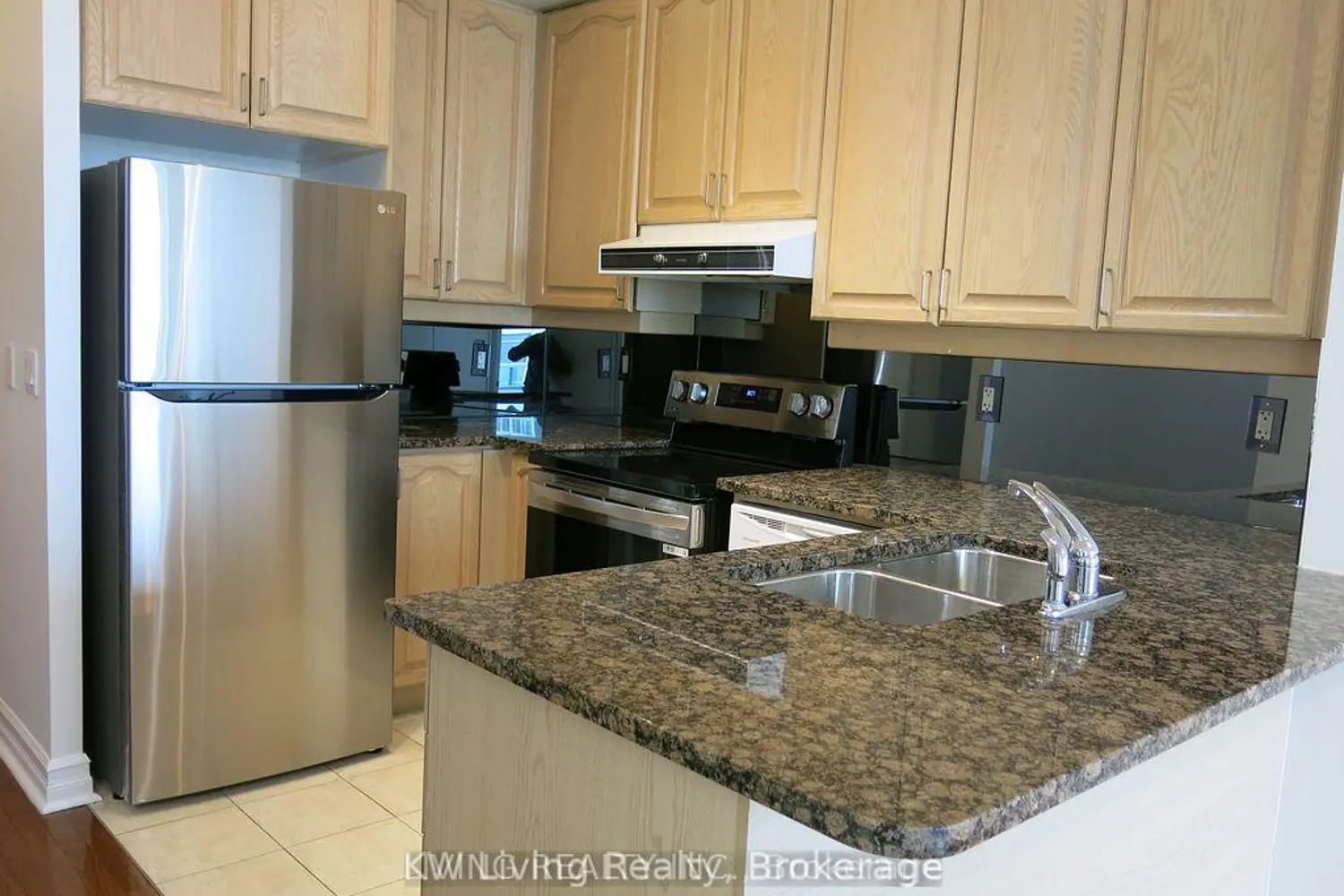 33 Elm Drive 2806 photo 3