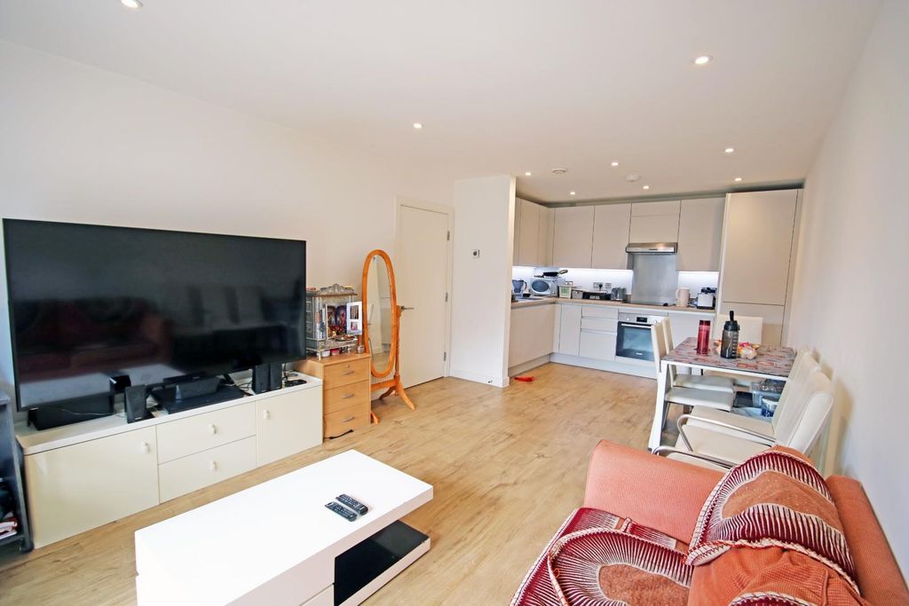 Additional image 10 of 2 bed flat for sale5 Pitcher Lane, Ashford TW15