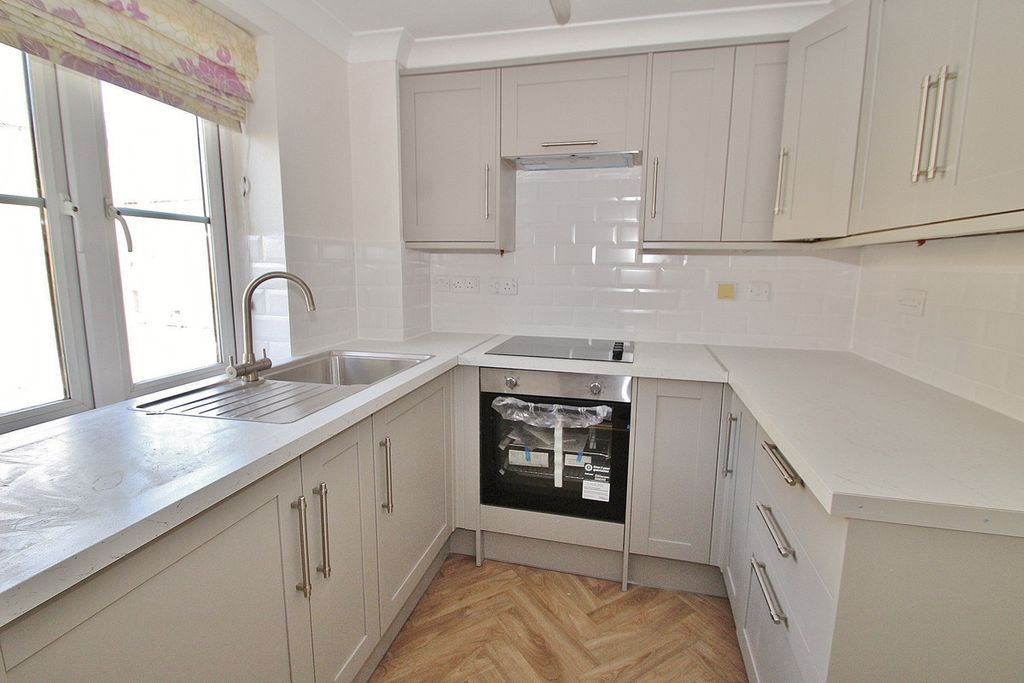 Additional image 3 of 2 bed flat for saleOtters Court, Witney OX28