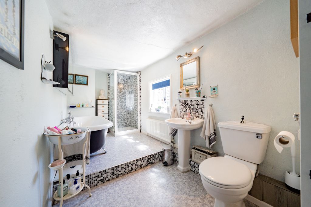 Additional image 14 of 4 bed semi-detached house for saleThe Square, Glenfield, Leicester, Leicestershire LE3