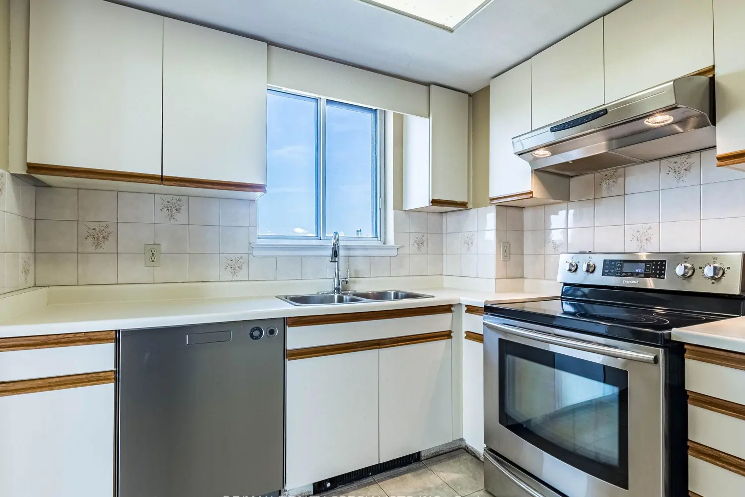 Additional image 7 of 880 Dundas Street 1002