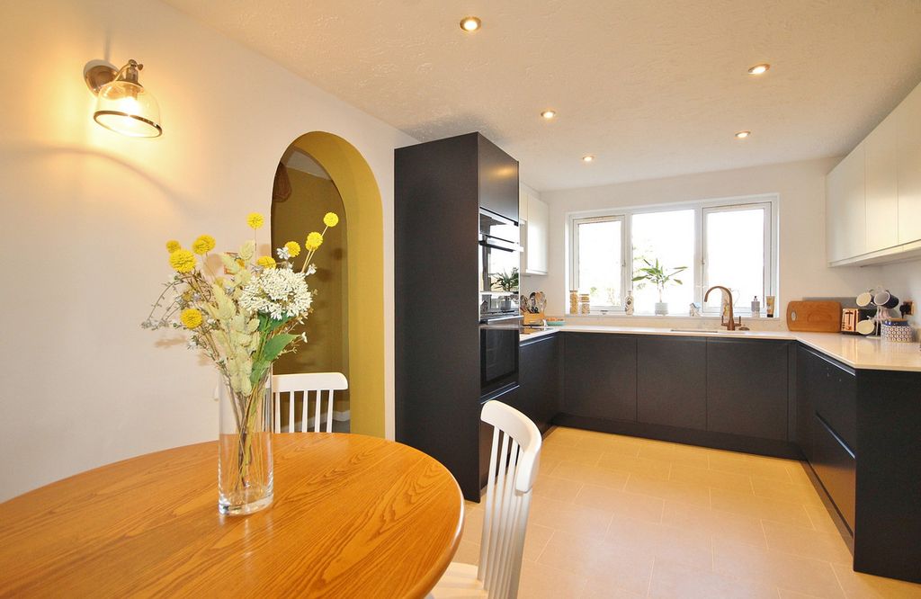 Additional image 5 of 5 bed detached house for saleUnion Way, Witney OX28