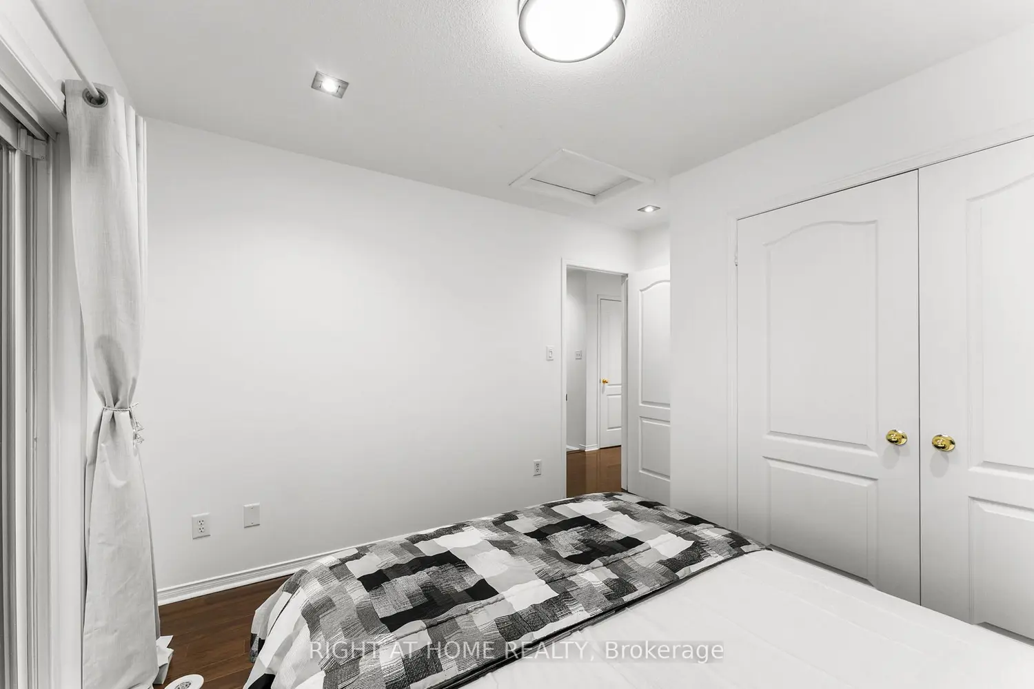 Additional image 10 of 5725 Tenth Line 12