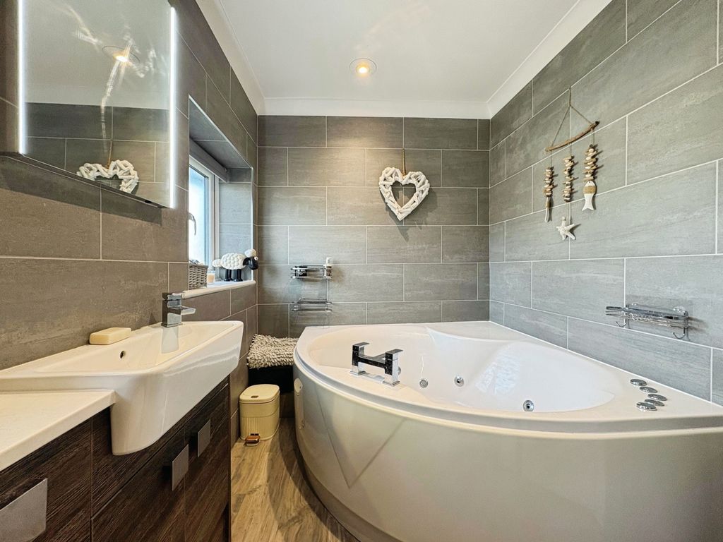 Additional image 9 of 6 bed detached house for saleSwallowcliffe Gardens, Yeovil BA20