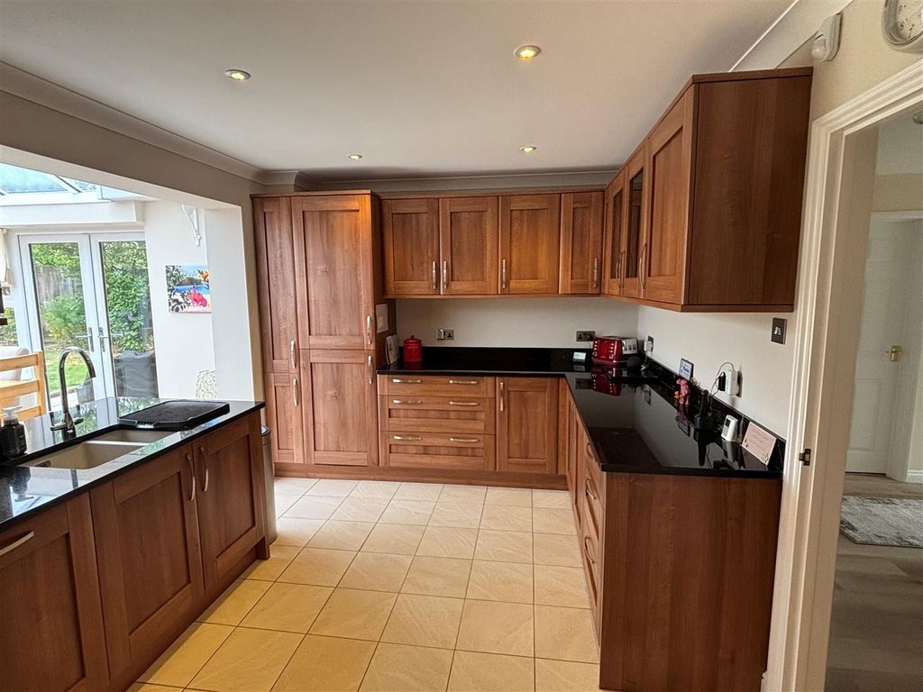 Additional image 9 of 4 bed detached house for saleFriern Walk, Wickford SS12