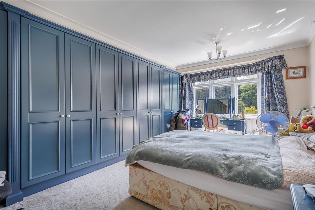Additional image 18 of 5 bed semi-detached house for saleQueens Avenue, Woodford Green IG8