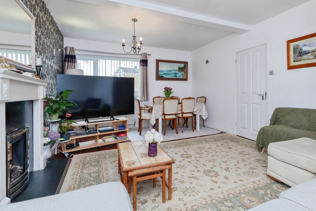 4 bed detached house for saleShipston Hill, Oadby, Leicester LE2 photo 4