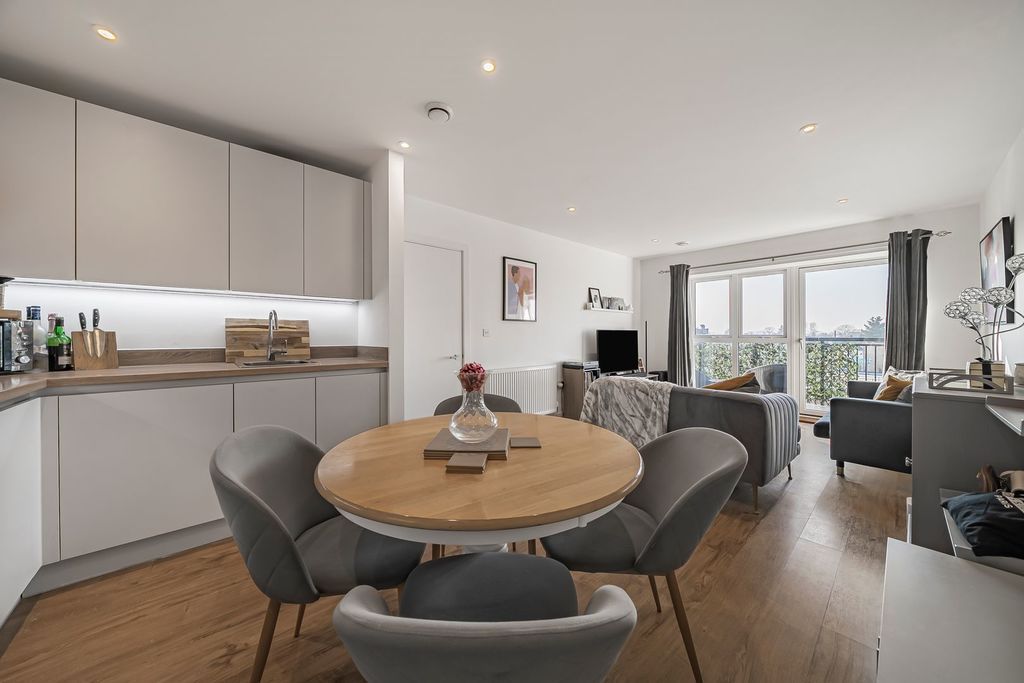 Additional image 7 of 2 bed flat for salePalmer Court, Pitcher Lane, Ashford TW15