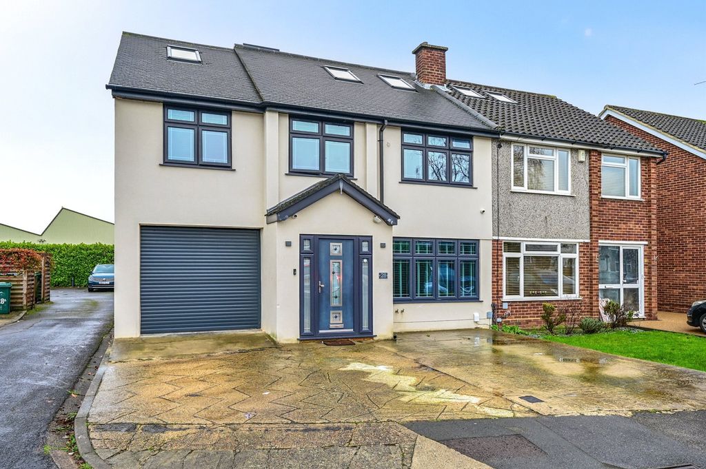 6 bed semi-detached house for saleAshford, Surrey TW15
