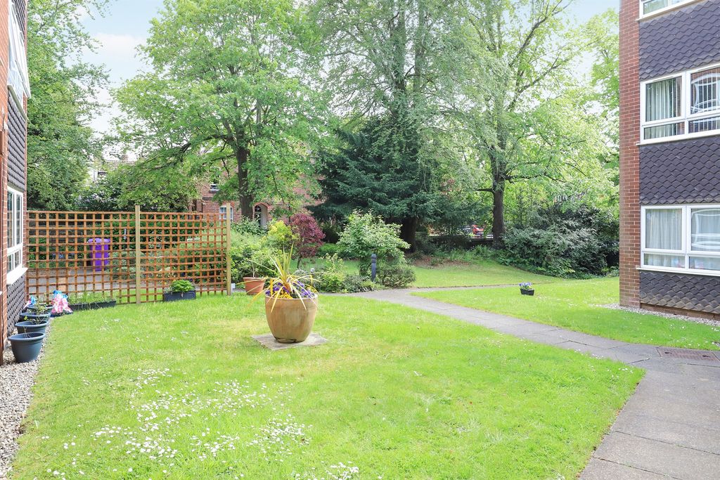 Additional image 12 of 2 bed flat for saleTettenhall Road, Wolverhampton WV6