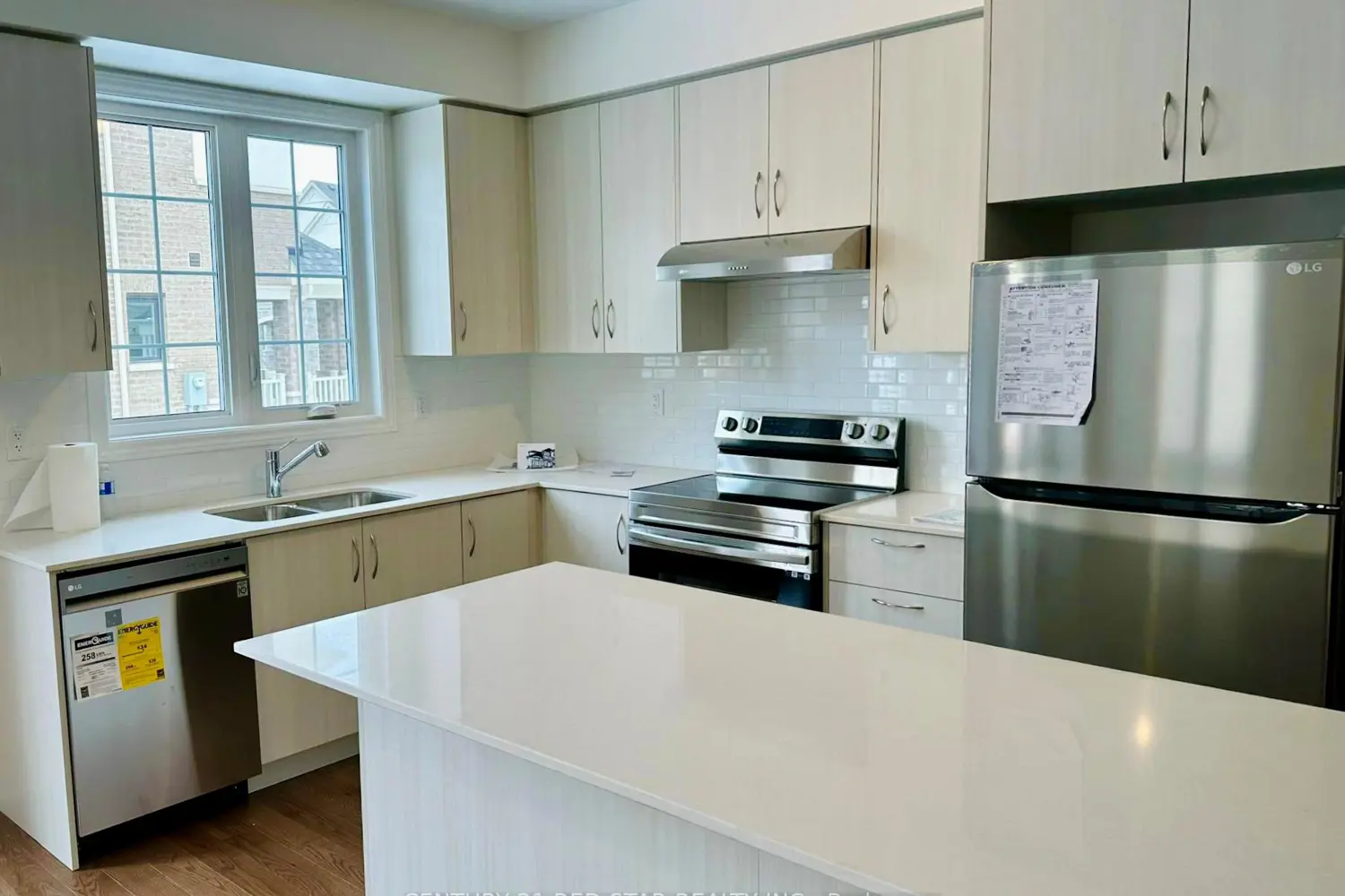 Additional image 10 of 441 Bergamot Avenue