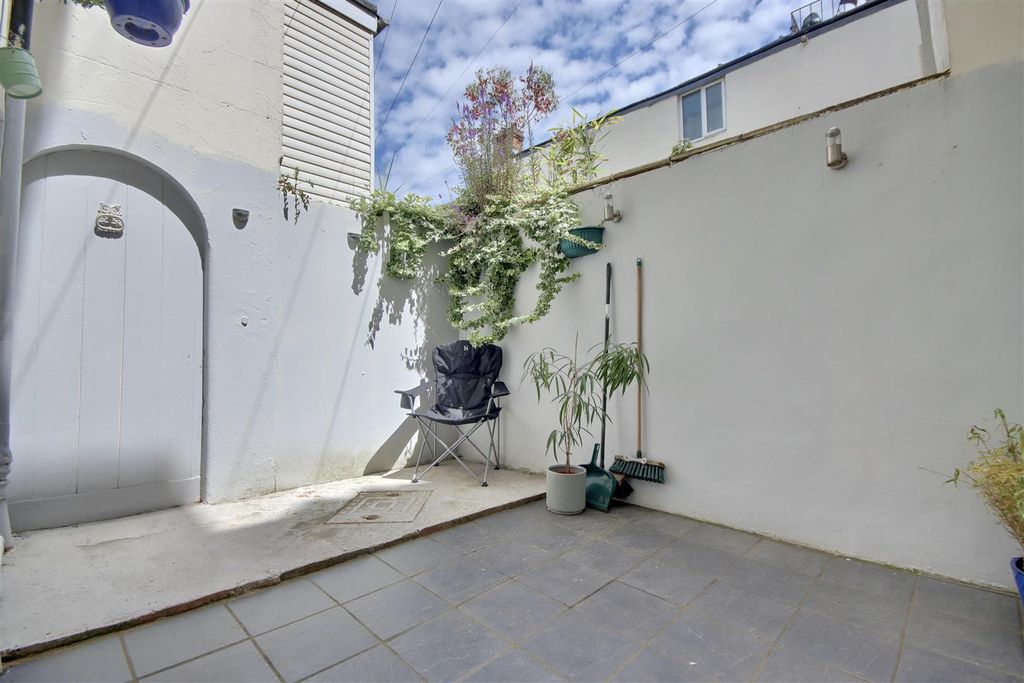 Additional image 2 of 2 bed flat for saleClarence Parade, Southsea PO5