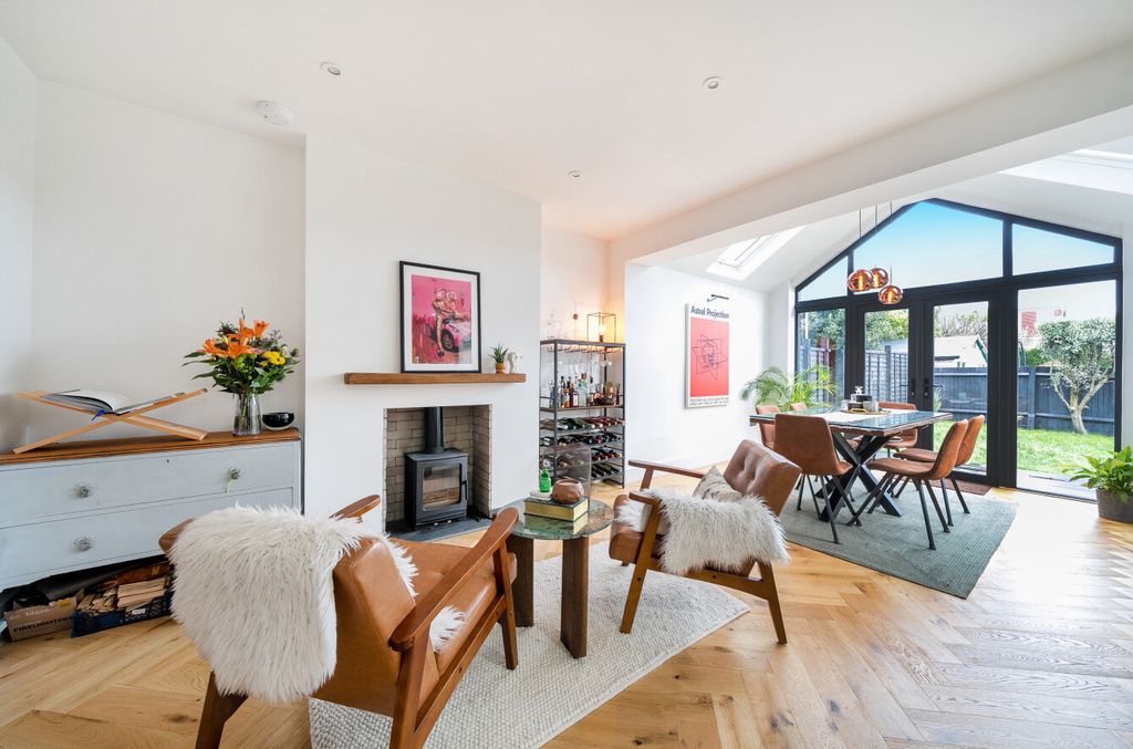 Additional image 2 of 4 bed semi-detached house for saleHarland Crescent, Upper Shirley, Southampton, Hampshire SO15