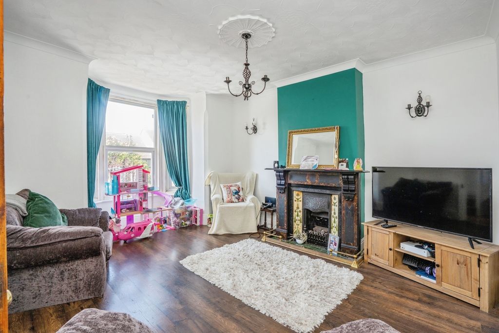 Additional image 10 of 2 bed property for saleGladys Avenue, Portsmouth, Hampshire PO2