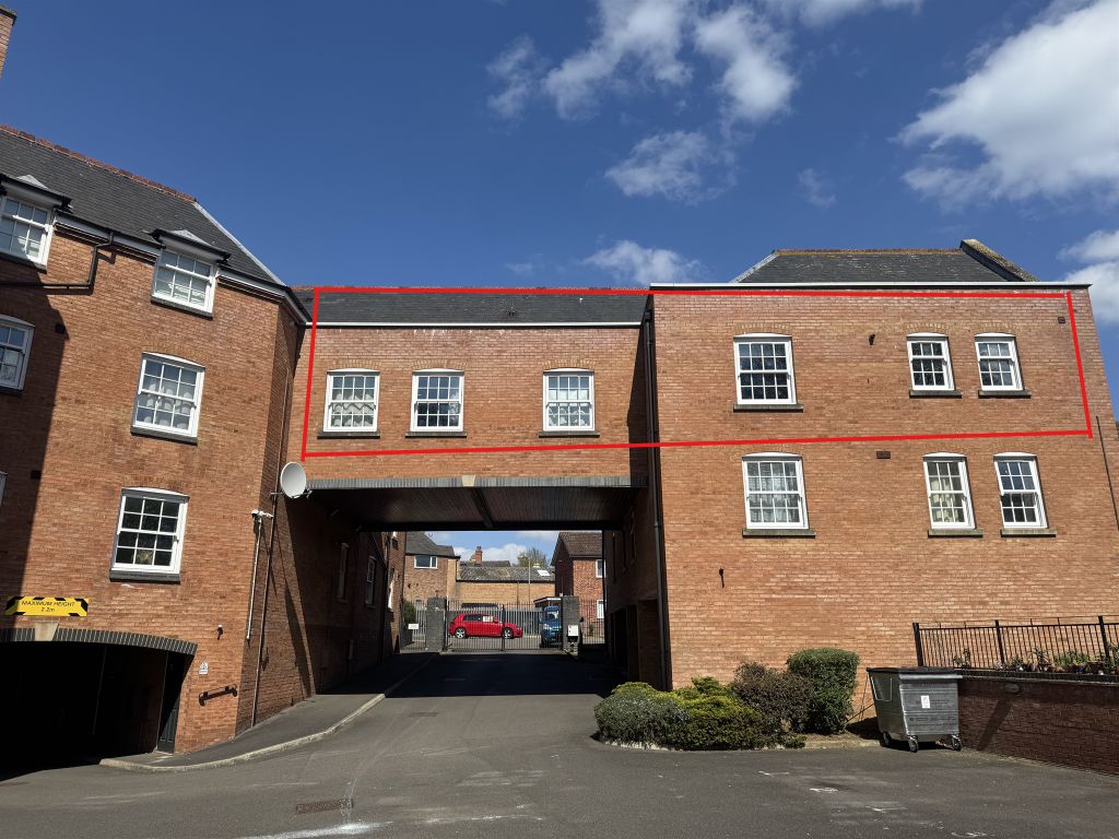 2 bed flat for saleWell Lane, Rothwell, Kettering NN14