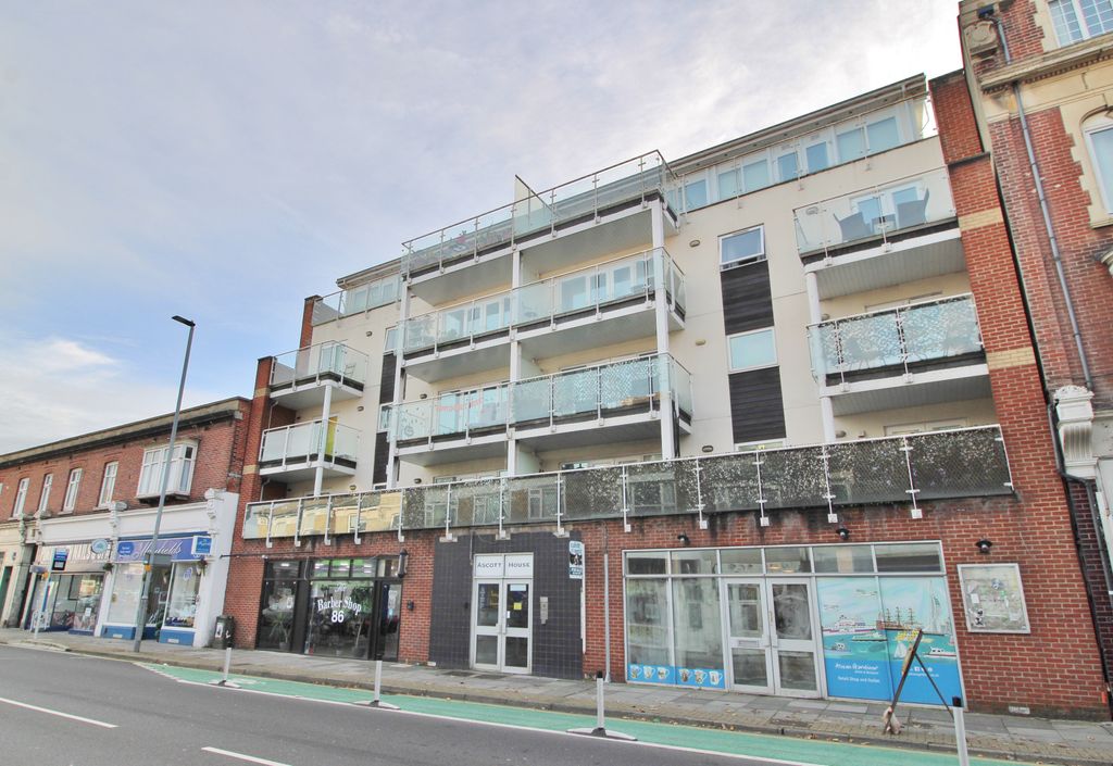 2 bed flat for saleElm Grove, Southsea PO5