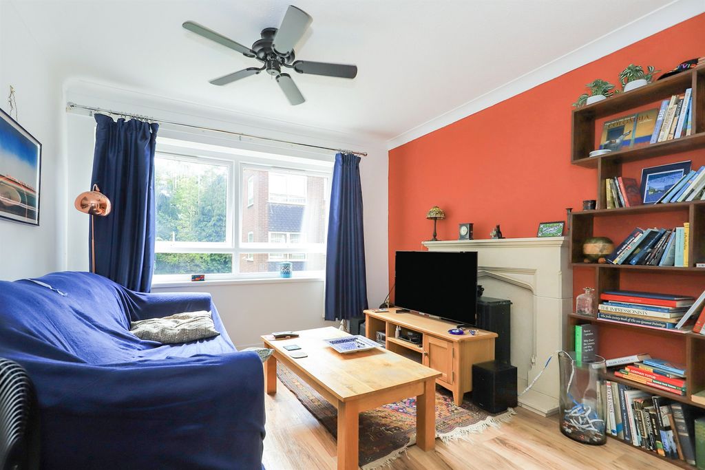 Additional image 5 of 2 bed flat for saleTettenhall Road, Wolverhampton WV6