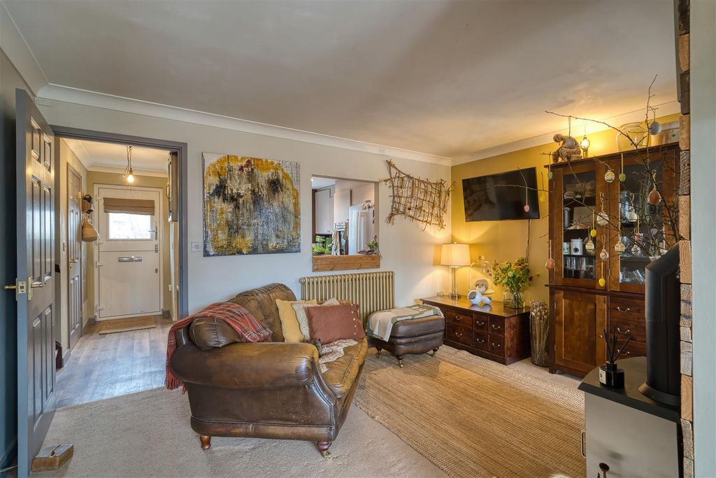 Additional image 4 of 3 bed semi-detached house for saleBayfields, Gillingham SP8