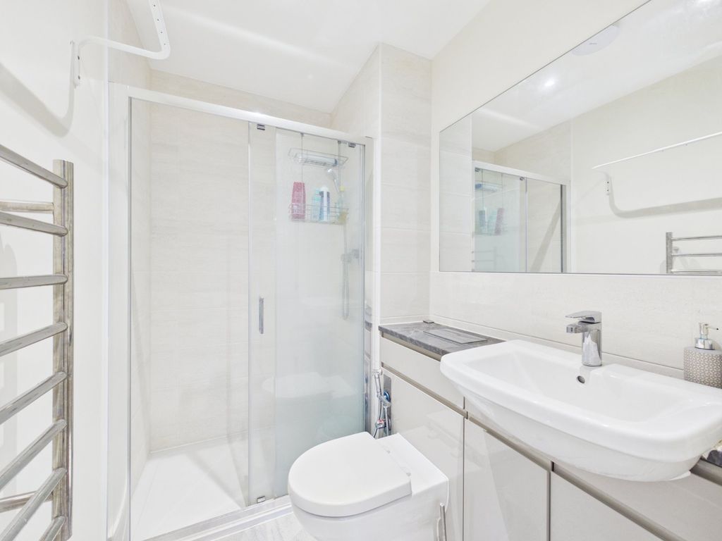 Additional image 7 of 2 bed flat for saleGatehouse Close, Ashford, Surrey TW15