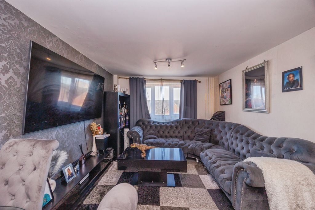 Additional image 4 of 2 bed flat for saleNancy Road, Portsmouth PO1