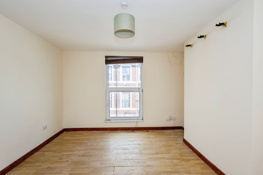 Additional image 7 of 2 bed flat for saleHighland Road, Southsea PO4