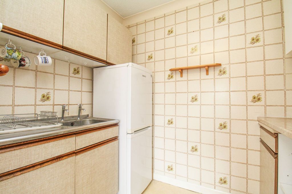Additional image 8 of 1 bed flat for saleRiver View Road, Bitterne Park SO18