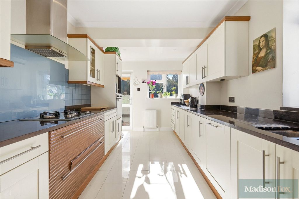 Additional image 8 of 4 bed detached house for saleKendal Close, Woodford Green IG8