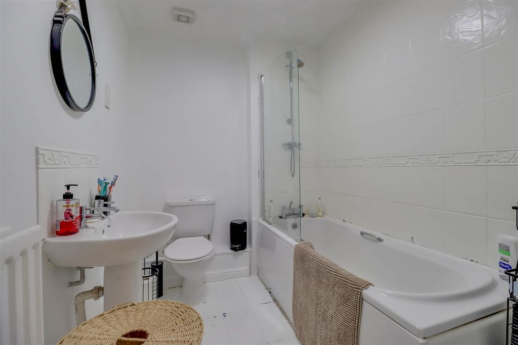 Additional image 10 of 2 bed flat for saleBrowning Drive, Wickford SS12