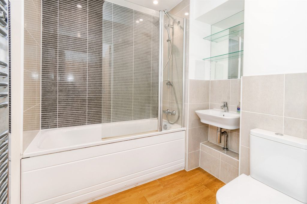 Additional image 8 of 2 bed flat for saleCentenary Plaza, Southampton SO19