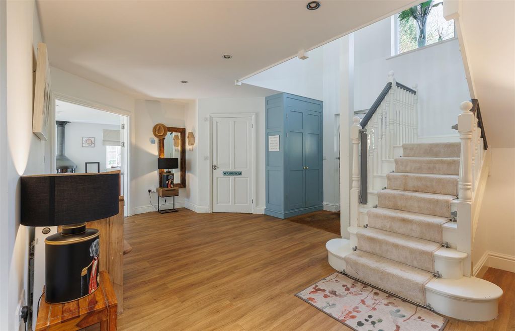 Additional image 9 of 6 bed detached house for saleCarisbrooke, Isle Of Wight PO30
