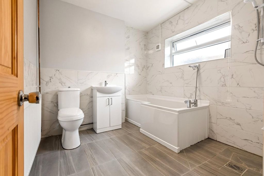Additional image 11 of 5 bed bungalow for saleDovedale Road, Thurmaston, Leicester, Leicestershire LE4
