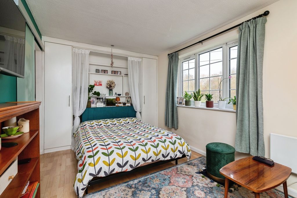 1 bed flat for saleMilburn Grove, Bingham, Nottingham, Nottinghamshire NG13 photo 4