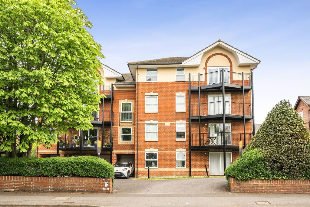 2 bed flat for saleArchers Road, Banister Gate SO15