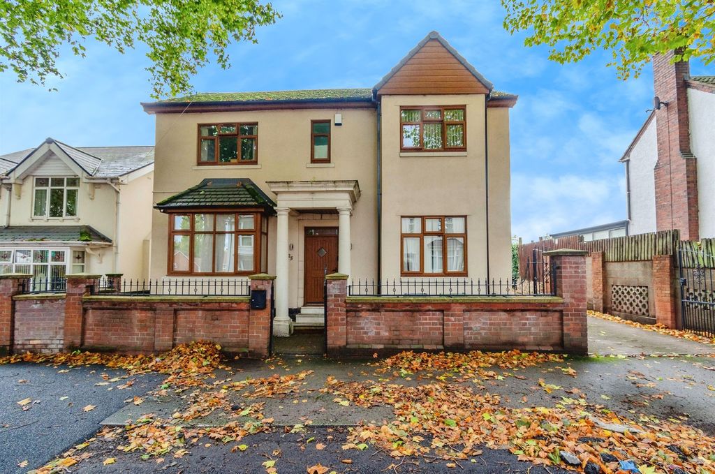 5 bed detached house for saleSomerford Place, Willenhall WV13