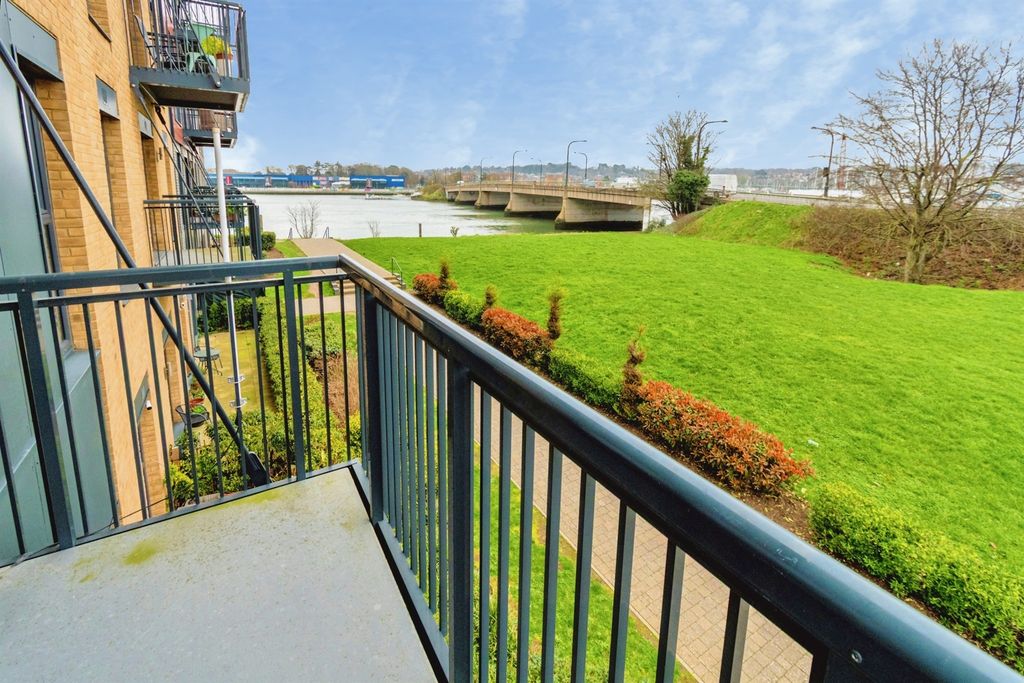 Additional image 7 of 2 bed flat for saleMeridian Way, Southampton SO14