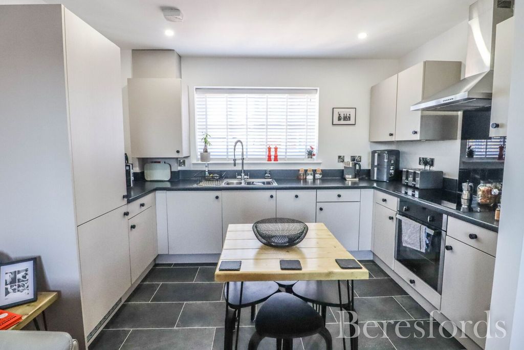 2 bed flat for saleThe Courtyard, Witham CM8 photo 2