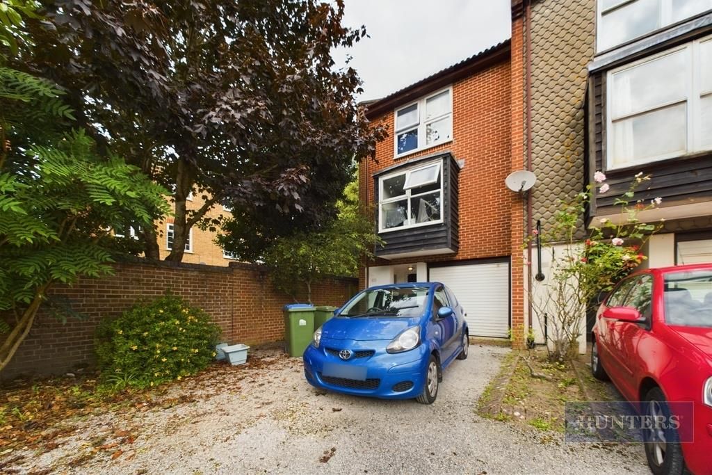 5 bed town house for saleWoodlands Way, Southampton SO15